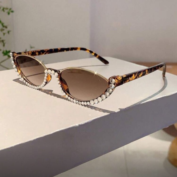 Retro Brown Rhinestone Sunglasses - Picture 2 of 3